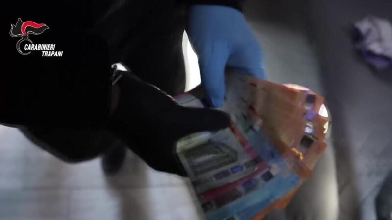 Trapani. Smantellato market della droga in via Rodolico, arresti e denunce