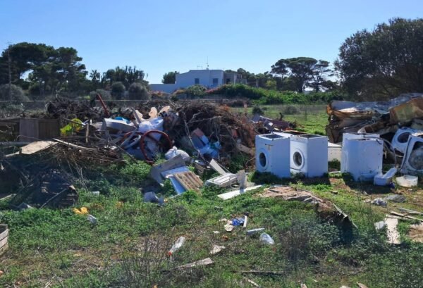 Scoperta a Favignana discarica abusiva, denunciato 62enne [VIDEO]