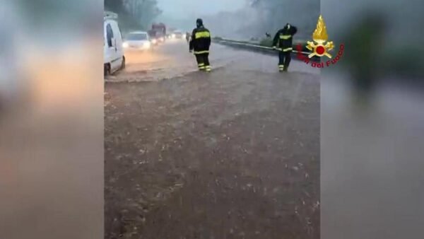 Il maltempo flagella la Sicilia orientale, alluvione a Giarre [VIDEO]