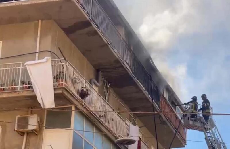 Panico stamane a Favara per un incendio in una mansarda