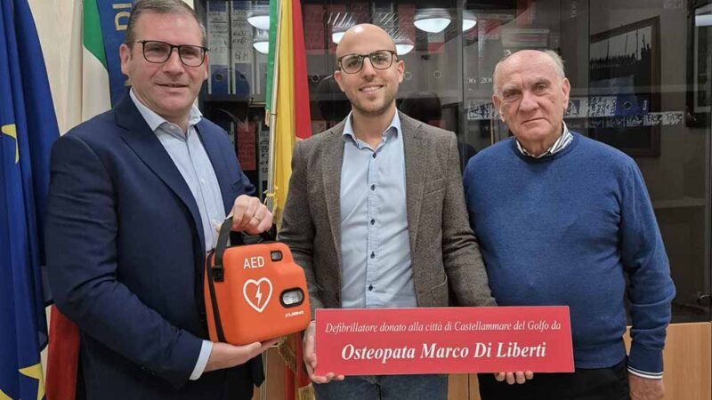 Posizionato a Scopello il defibrillatore donato dall’osteopata Marco di Liberti