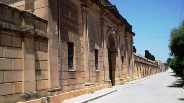 Cimitero. Nuovo piano estumulazione per la realizzazione di nicchie cinerarie