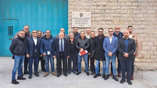 Tensione altissima al carcere Pietro Cerulli. Detenuti non vogliono rientrare nelle celle e arriva il magistrato di sorveglianza