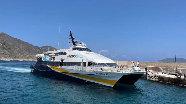 Collegamenti con le isole, sospese le agevolazioni per i lavoratori