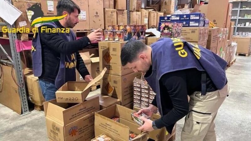 Capodanno sicuro, la finanza sequestra 18 quintali di fuochi d’artificio, un arresto e 14 denunciati
