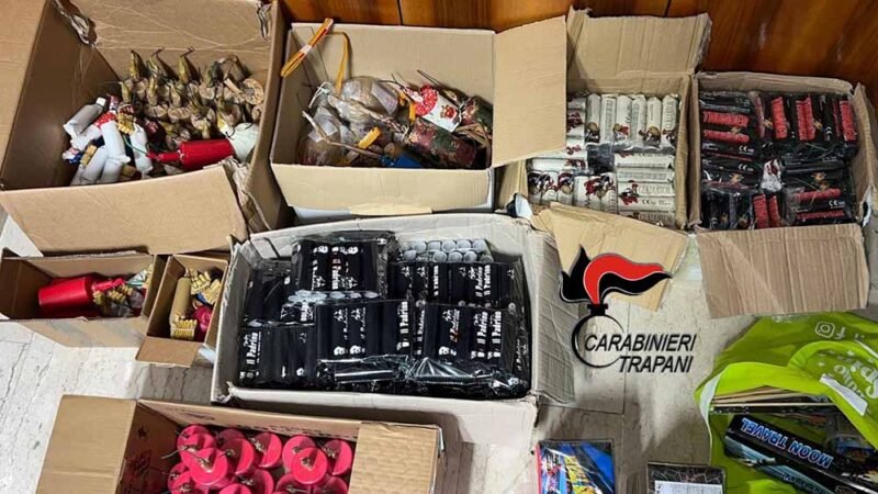 Trapani. I carabinieri sequestrano 1300 fuochi di artificio illegali e artigianali, in manette un 27enne [VIDEO]