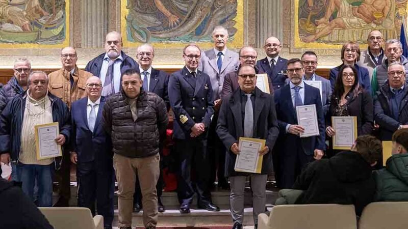 Medaglie d’oro per lunga navigazione, ai marittimi trapanesi