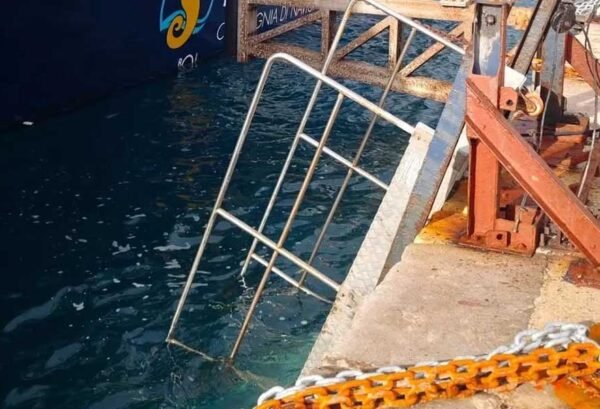 A Favignana si rompe nuovamente la passerella, disagi per gli utenti