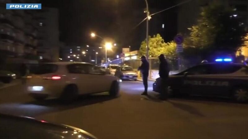 Movida movimentata a Noto, scoppia una rissa e parte un colpo di pistola