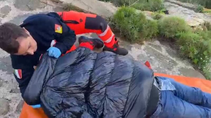 Favignana, sospetto ictus per componente troupe tv: soccorso in elicottero [VIDEO]