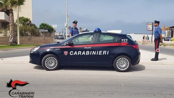 Rubava ai turisti e prelevava dal bancomat, denunciato 41enne trapanese