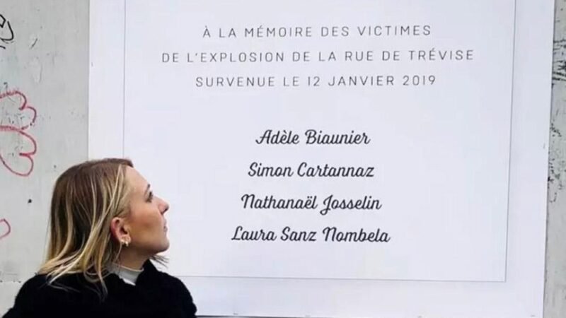 Esplosione Parigi: ferita, abbandonati dal Comune