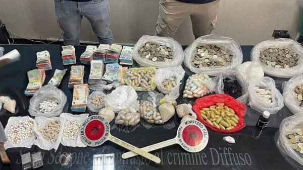 Scoperto appartamento riconvertito a laboratorio di cocaina ed eroina