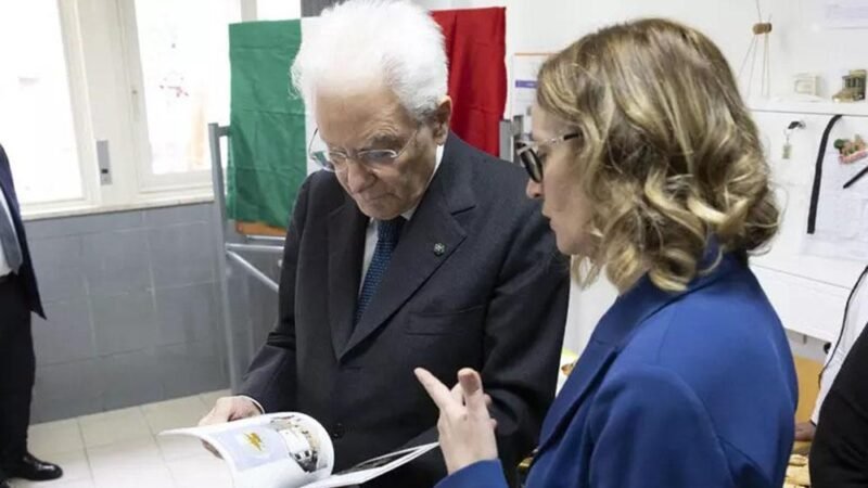 Mattarella visita scuola dopo insulti razzisti a due ragazzi