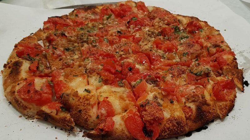 La Tradizione della Rianata: La Pizza Trapanese Che Celebra Trapani