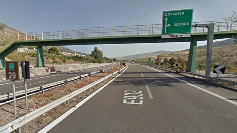 Panico sull’A19 Palermo Catania, bloccato automobilista che guida in retromarcia