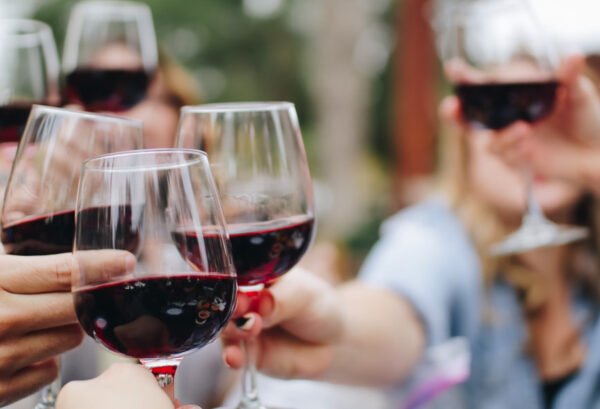 Perché L’Alcol È Una Droga Silenziosa Ma Potente