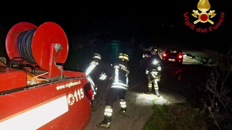 Collesano. Famiglia bloccata dal fango con l’auto, soccorsa dai vigili del fuoco