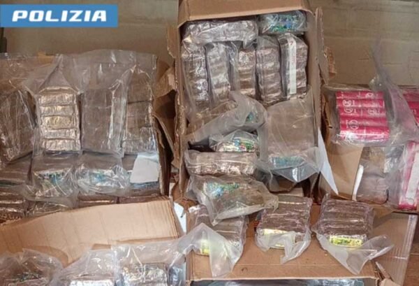 Droga. Arrestato corriere trasportava 80 chili di hashish