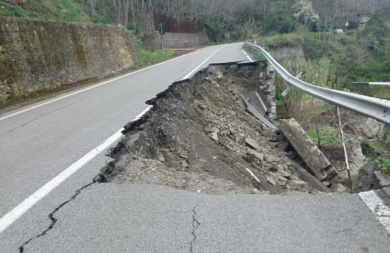 Messina frana sulla statale 185 “Di Sella Mandrazzi”, traffico deviato