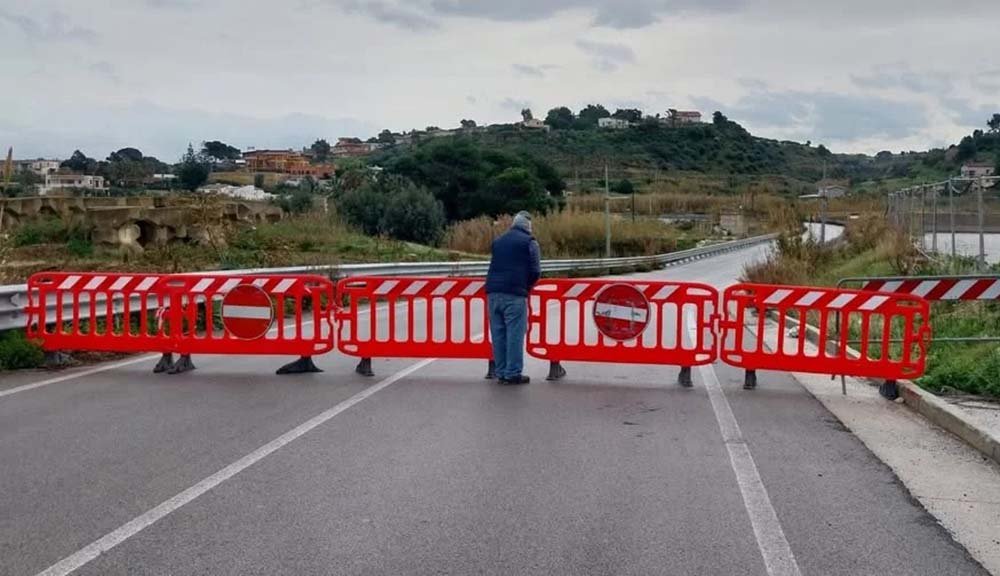 Chiuso il ponte sul fiume San Bartolomeo a Castellammare del Golfo