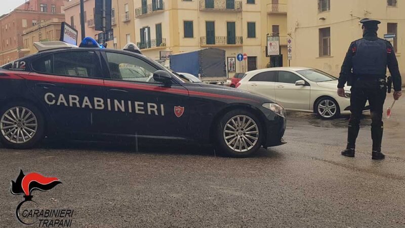 Rubano un’auto da un garage ma ha il GPS, arrestati dai carabinieri