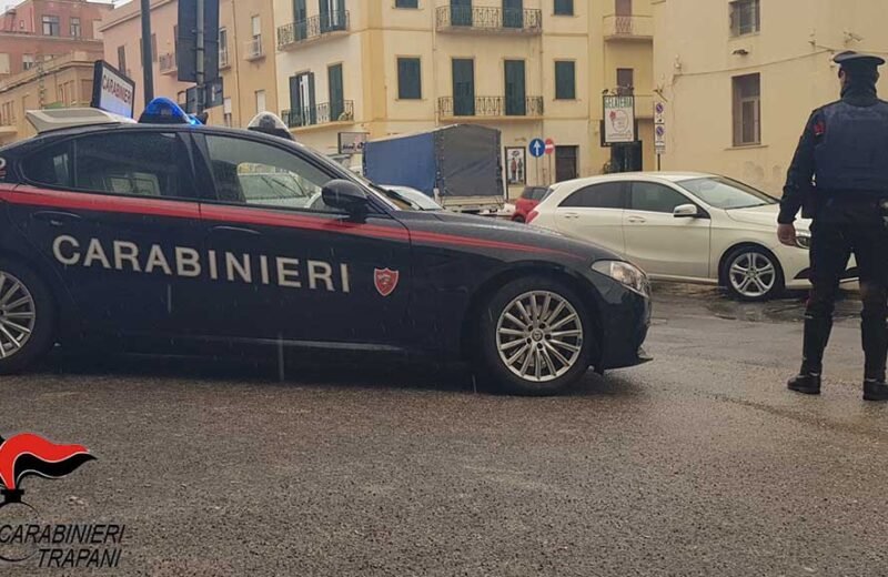 Rubano un’auto da un garage ma ha il GPS, arrestati dai carabinieri