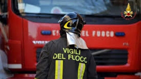 A fuoco la zona vicina al complesso turistico di Sciaccamare, evacuato il Cala Regina