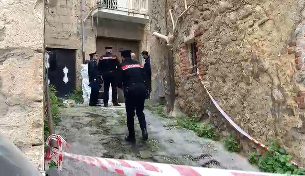 Favara incendio cadavere indagini