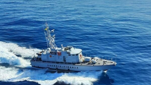 Yacht battente bandiera di Palau navigava con 35.000 € non dichiarato