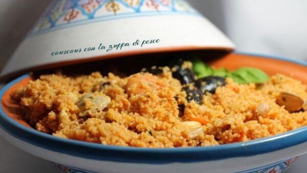 Cous Cous di Pesce a Trapani: Quando un Turista Sperimenta con il Parmigiano!
