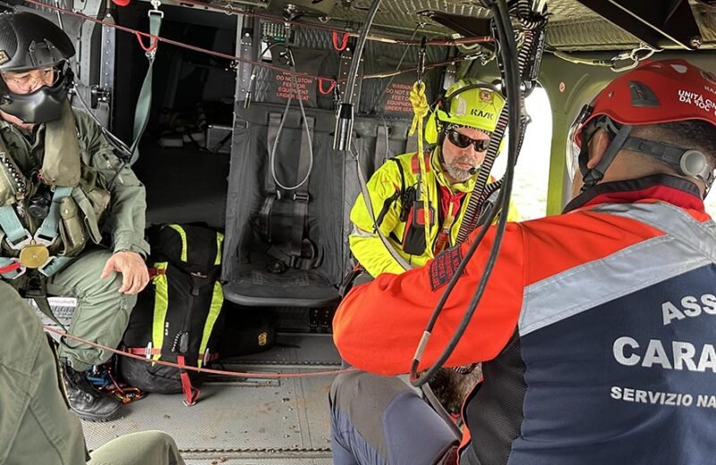 L’82° C.S.A.R. impegnato in addestramento recuperi in zone impervie con il Soccorso Alpino