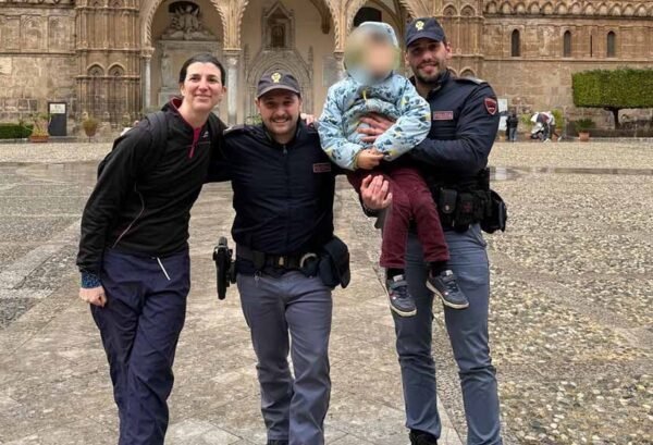 Turista perde il figlio di 5 anni, ritrovato dalla Polizia di Stato