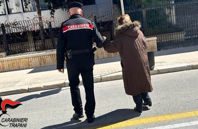 Si finge carabiniere e truffa una anziana. Scoperto viene arrestato da veri carabinieri