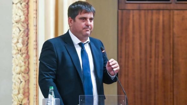 Il deputato Castiglione si dimette dalla Commissione Antimafia e dal gruppo dei Popolari dopo l’arresto