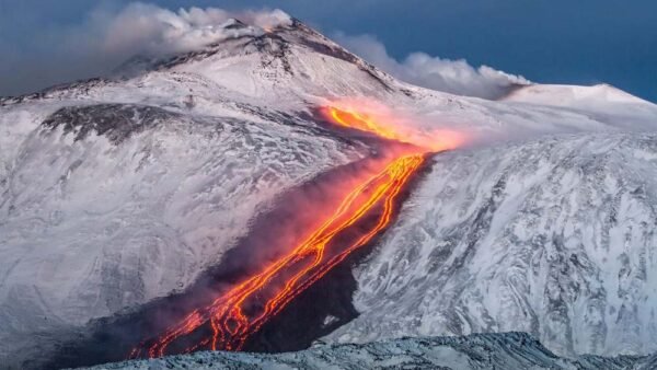 Eruzione Etna oggi 17 febbraio: aggiornamenti sui voli all’aeroporto di Catania