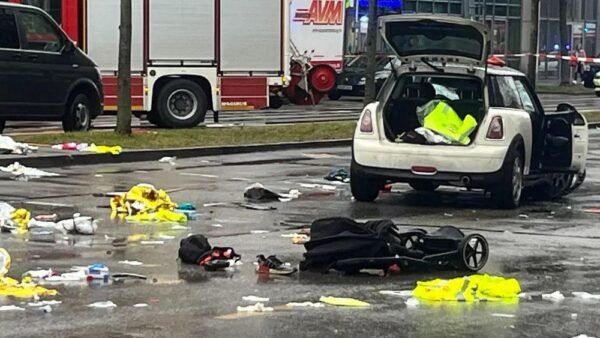 Monaco di Baviera: Auto Investe Manifestanti, Coinvolti Anche Bambini