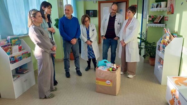 Giocattoli in Movimento: Solidarietà e Sostenibilità Ambientale