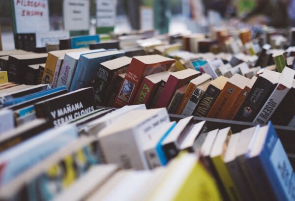 La Cultura al Metro: Quando i Libri si Sceglievano a Misura di Libreria!