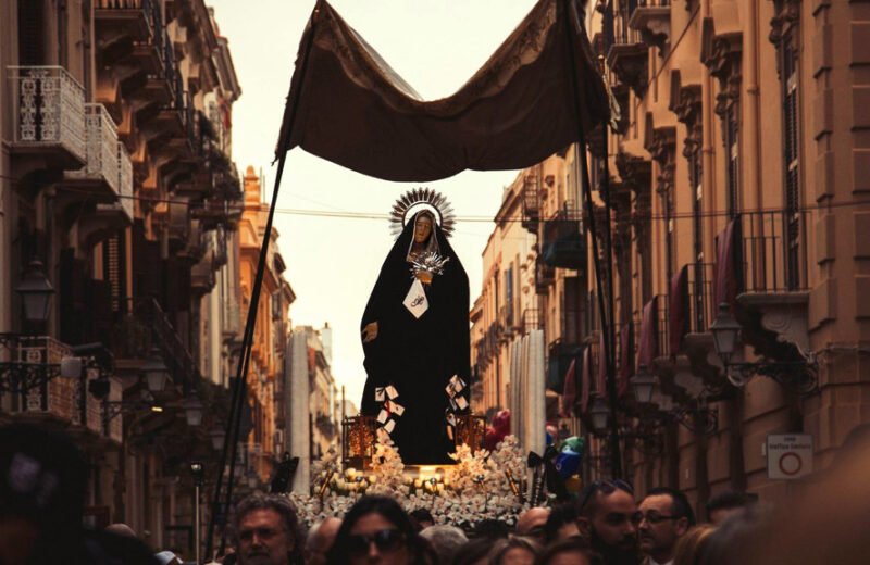 Trapani e la Fede: Il Cammino della Quaresima tra Tradizione e “Misteri”