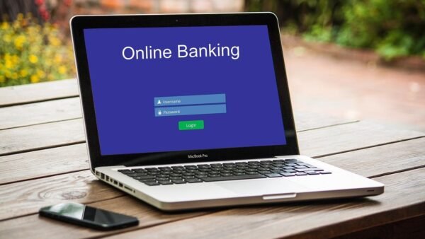 Desertificazione bancaria e inflazione: perché scegliere l’e-banking