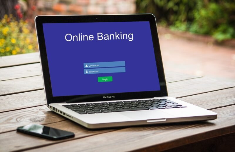 Desertificazione bancaria e inflazione: perché scegliere l’e-banking