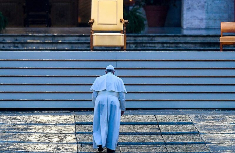 Papa Francesco in gravi condizioni: crisi respiratoria e trasfusione