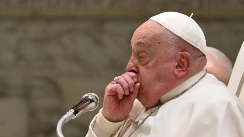 Papa Francesco Ricoverato al Gemelli per Bronchite: In Ospedale Fino a Cinque Giorni