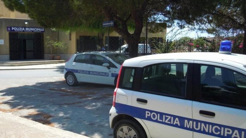 Blitz della polizia municipale a Piazzetta dello Scalo a Mazara