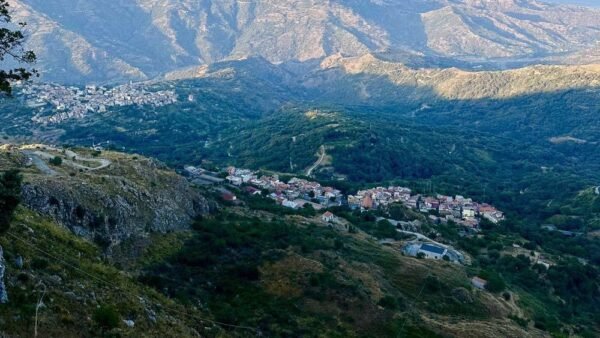 Scopri il Borgo Siciliano che Sembra Essersi Fermato nel Tempo!