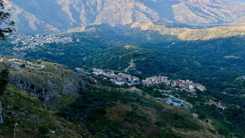 Scopri il Borgo Siciliano che Sembra Essersi Fermato nel Tempo!