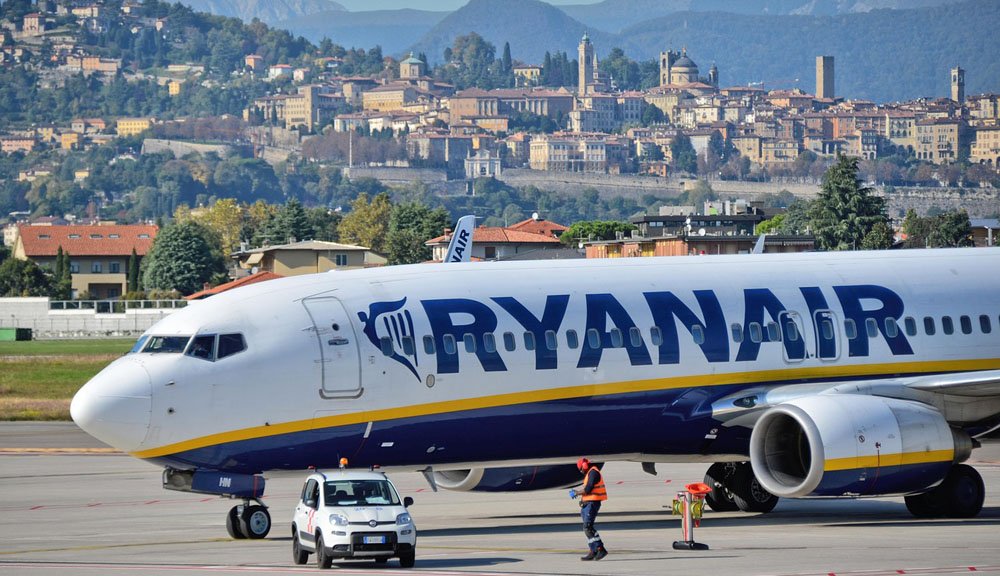 aero ryanair in pista