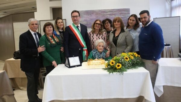 Zia Rosetta compie 100 anni: festa e riconoscimento a Marsala