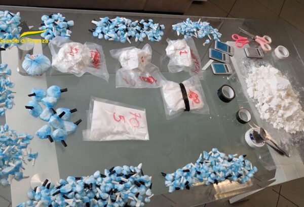 Sequestro record di crack della guardia di finanza a Palermo